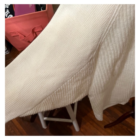 Victorias Secret LS scoop neck sweater, size large. Super cute with jeans. - Picture 4 of 4